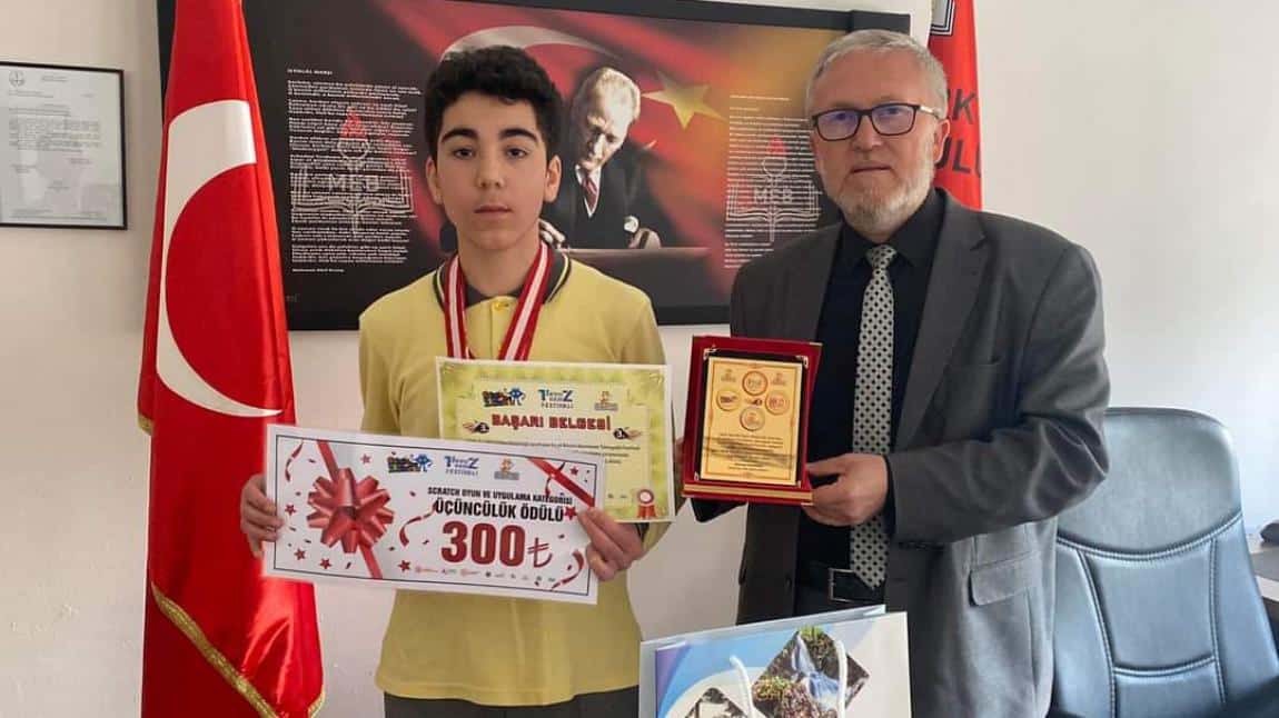 Öğrencimiz Rasim Furkan Arslan Teknogediz Festivali'nde Sctratch kategorisinde ilçe üçüncüsü oldu.